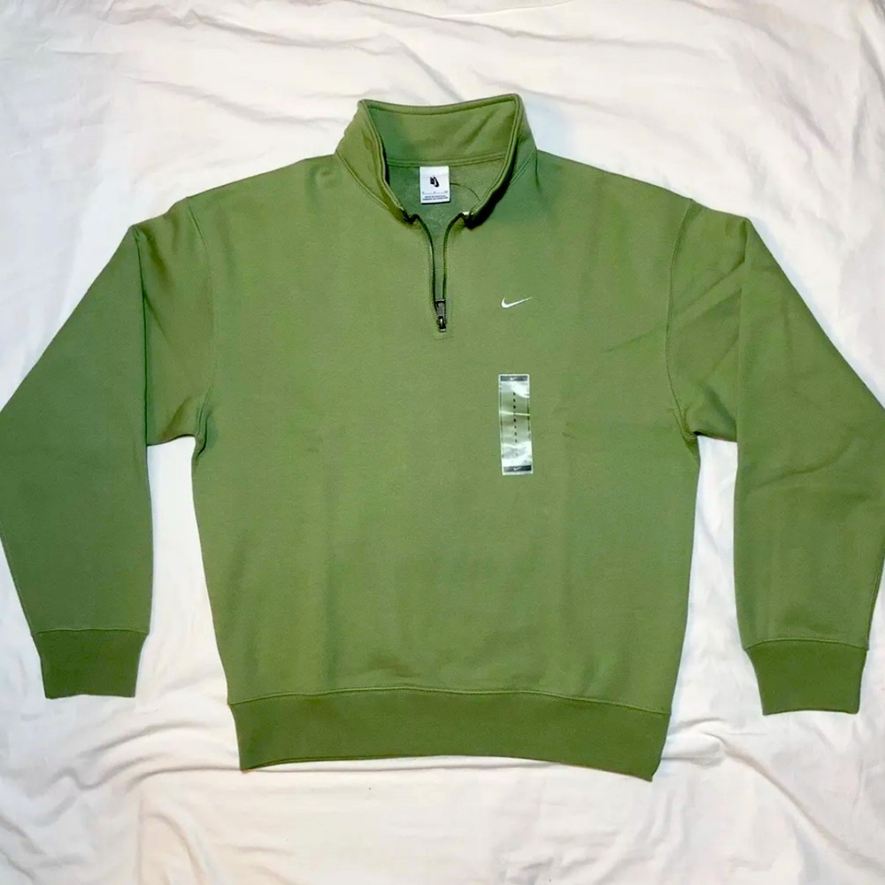 Nike swoosh neck solo